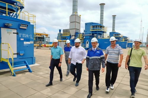 Специалисты компании "Газпром трансгаз Краснодар" и ученые КубГТУ на КС "Краснодарская"