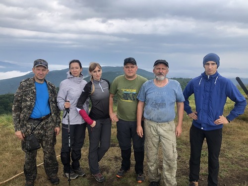Участники туристического похода на горе Семашко, высота 1035 метров над уровнем моря