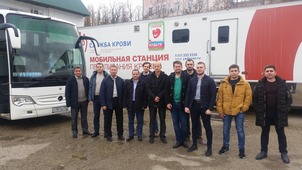 Собравшиеся работники на станции переливания крови в Краснодаре