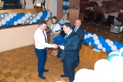 Вручение диплома руководителю Учебно-производственного центра ООО «Газпром трансгаз Краснодар» Владимиру Сапрыкину