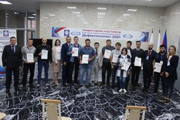 Участники отборочного тура Всероссийского конкурса по неразрушающему контролю «Дефектоскопист 2021». Победитель Андрей Гавенко (седьмой справа).