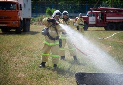 Пожарные тушат "возгорание" во время учений НАСФ