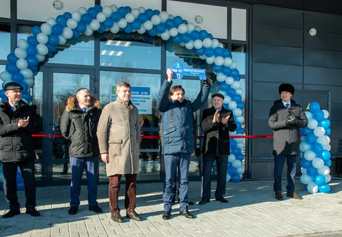 Торжественное открытие физкультурно-оздоровительного комплекса (ФОК) с ледовым полем и универсальным залом, построенного в рамках программы «Газпром — детям»
