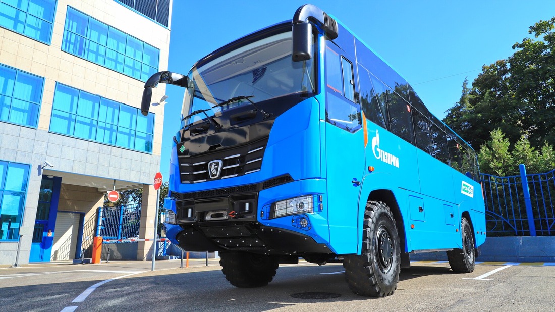 Полноприводный автобус КАМАЗ-6250. КАМАЗ 6250 автобус. Автобус на шасси КАМАЗ 6250.