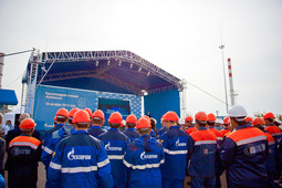 Газовики на торжественной церемонии, посвященной вводу в эксплуатацию компрессорной станции «Кубанская»